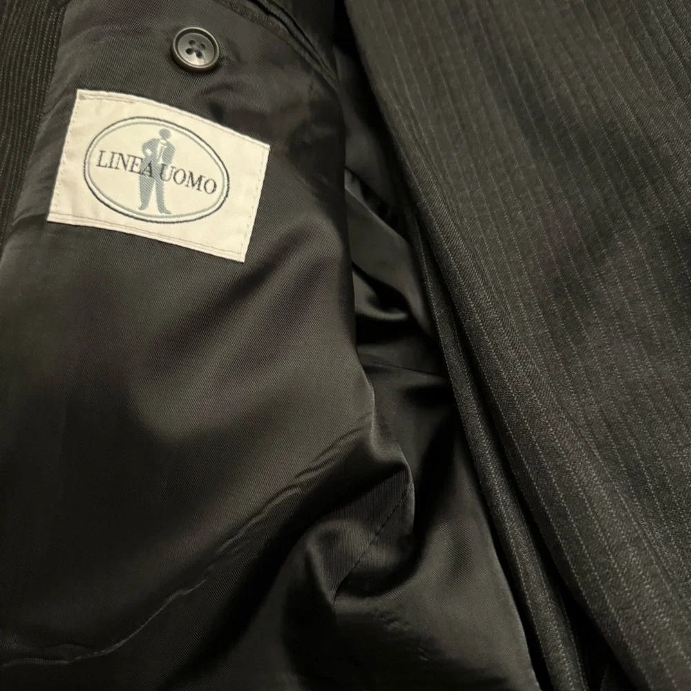 Linea Uomo Dark Gray Pinstripe 2pc Suit Size 44L